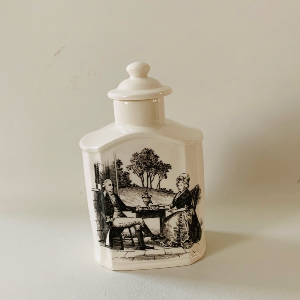 Wedgwood Collectors Society Flask Shape Tea Caddy - Picture 9 of 9